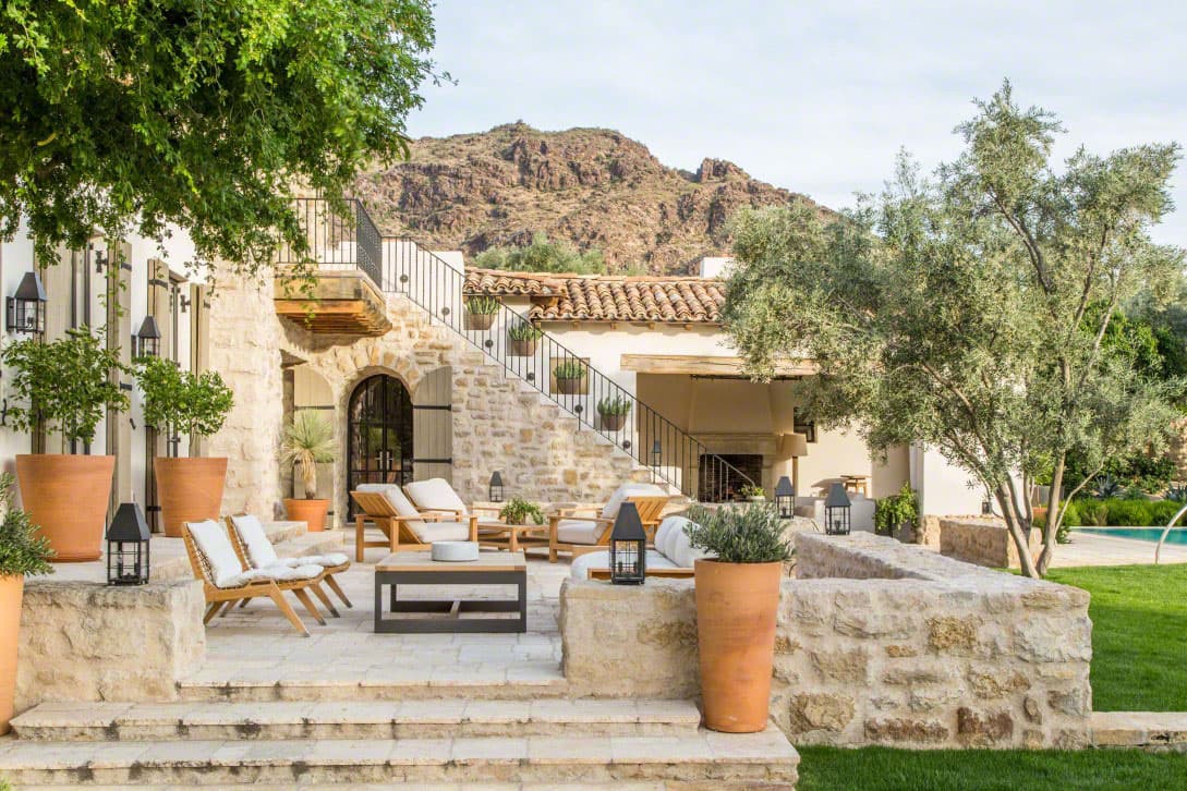Paradise Valley luxury estate with broad mountain backdrop