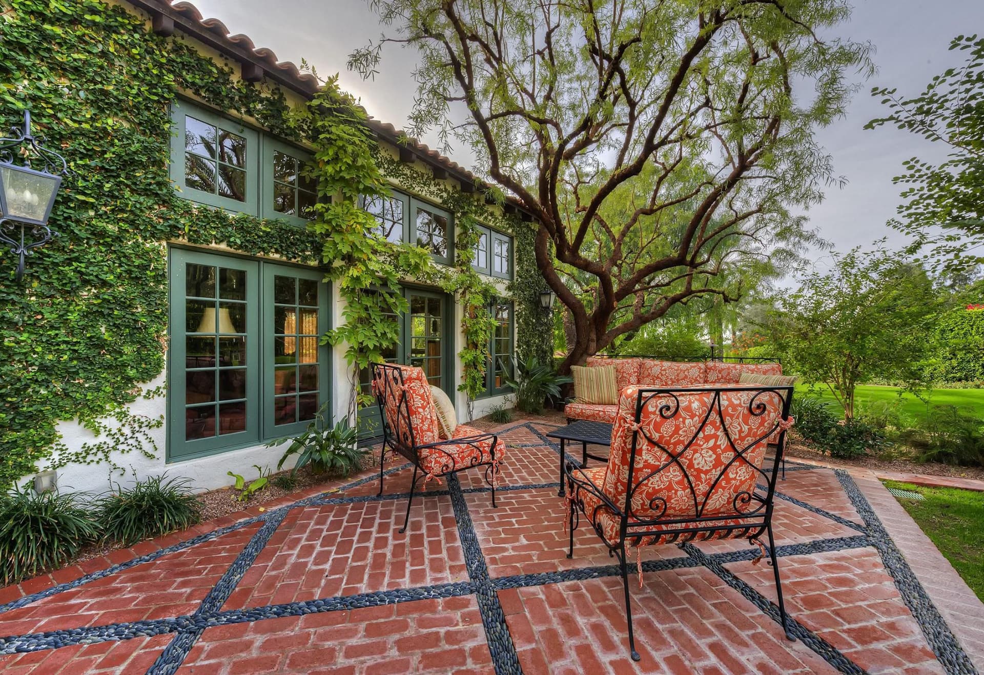 Tree-lined Phoenix neighborhood scene