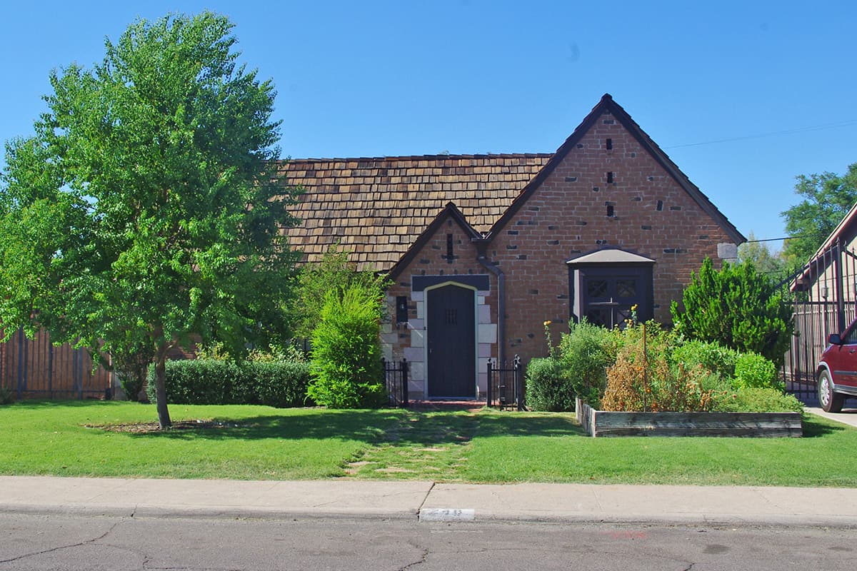 Historic Phoenix home representing Windsor Square