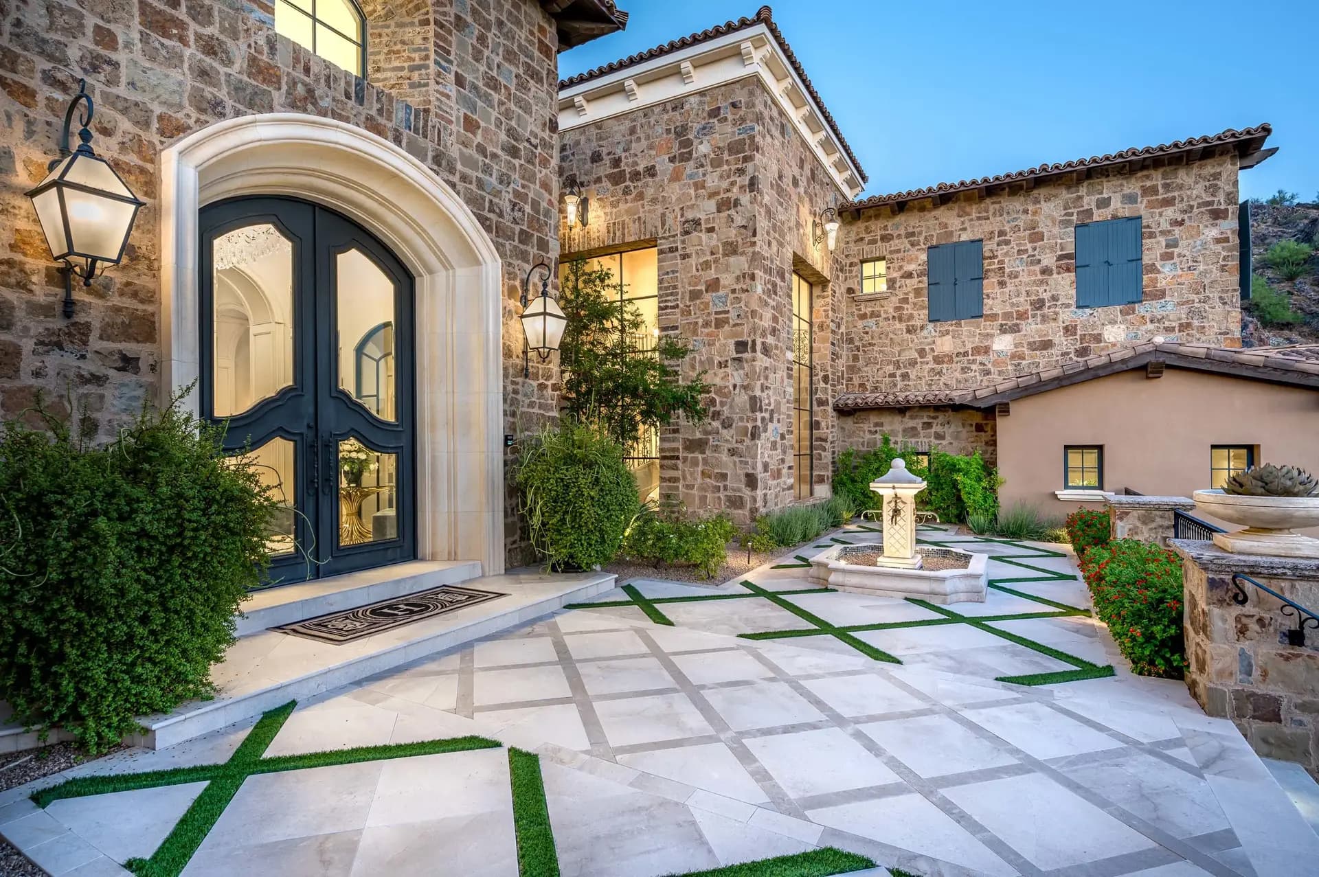 North Scottsdale hillside luxury home