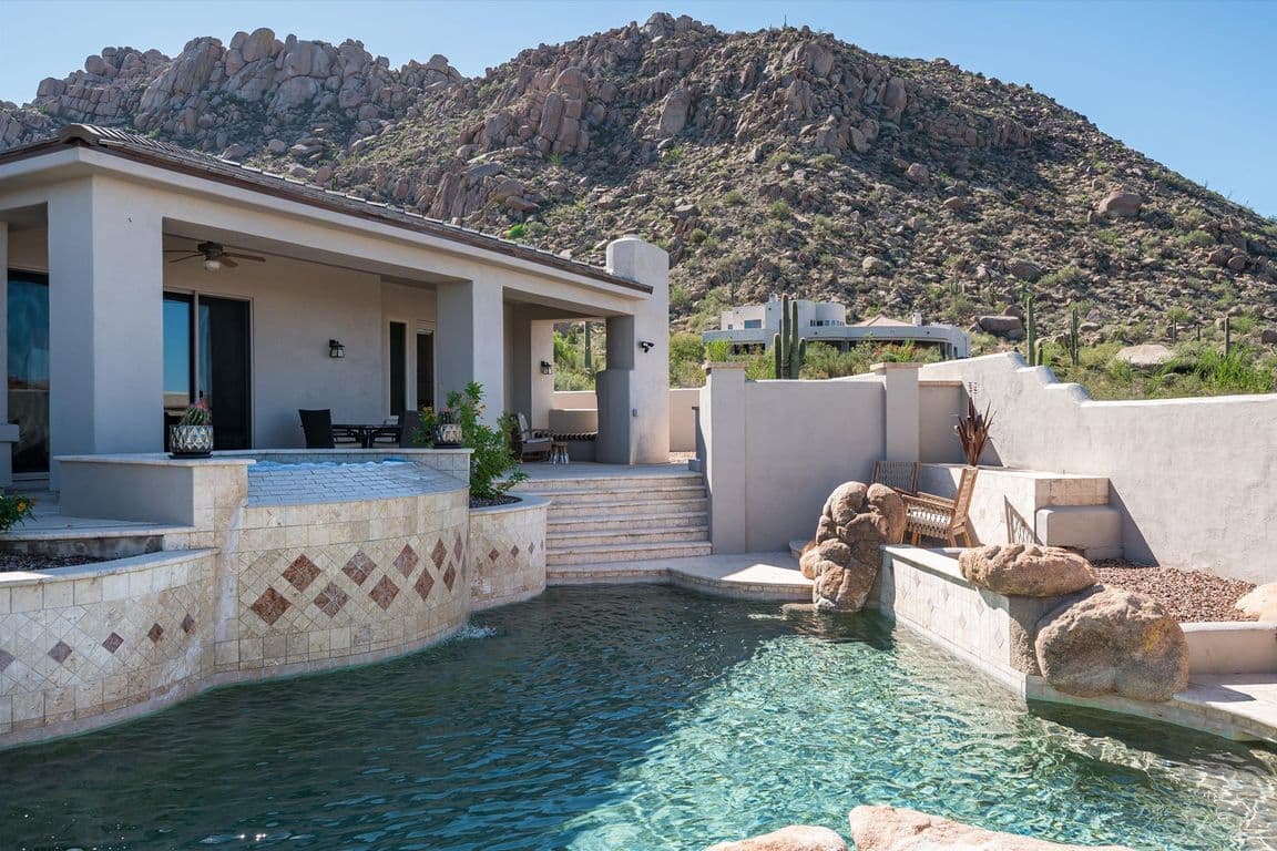 Scottsdale residence with expansive outdoor living